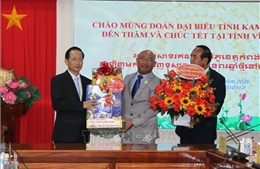 Đoàn đại biểu tỉnh Kampong Speu (Campuchia) chúc Tết tại tỉnh Vĩnh Long