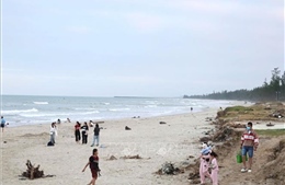 Cảnh báo người dân tắm biển đúng khu vực để tránh tai nạn đáng tiếc  