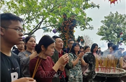 Đi lễ đầu Xuân: Gìn giữ nét văn hóa tâm linh của người Hà Nội