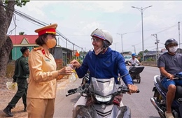 Lời chúc người dân thượng lộ bình an, sum vầy ấm áp bên gia đình