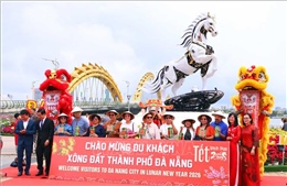Đà Nẵng rộn ràng đón khách quốc tế đầu Xuân Bính Ngọ