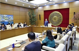 Chủ tịch Quốc hội gặp mặt công chức, người lao động Văn phòng Quốc hội 