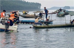 Vụ chìm tàu ở hồ Thác Bà: Phó Thủ tướng Trần Hồng Hà thăm hỏi, động viên gia đình nạn nhân