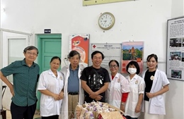 Những thầy thuốc 'nghiện' từ thiện