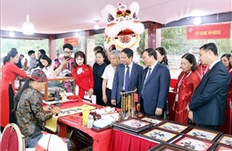 Tôn vinh, xúc tiến thương mại các sản phẩm tiêu biểu và tinh hoa làng nghề