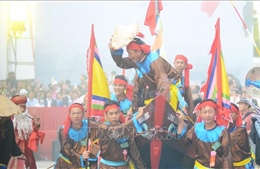 Người dân du xuân, sôi nổi trải nghiệm các hoạt động văn hóa