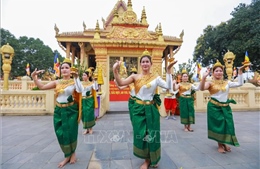 Rộn ràng 'Sắc Xuân trên mọi miền Tổ quốc'