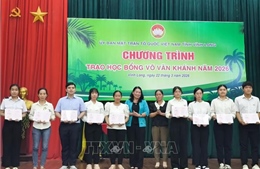 Trao học bổng Võ Văn Khánh cho học sinh, sinh viên vượt khó