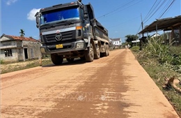 Quảng Ngãi: Xe chở đất gây ô nhiễm, mất an toàn giao thông