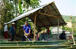 Hỗ trợ dựng nhà tạm cho hộ dân bị thiệt hại do hỏa hoạn