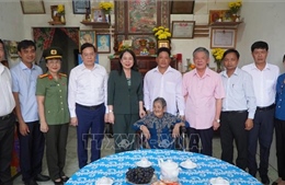 Lãnh đạo Đảng, Nhà nước thăm, tặng quà các gia đình chính sách, người lao động có hoàn cảnh khó khăn