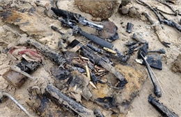 Tiến hành trục vớt vật thể giống xác xe tăng nổi lên ở biển Quy Nhơn