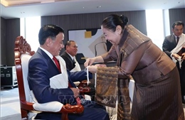 Thường trực Ban Bí thư Trần Cẩm Tú dự Lễ buộc chỉ cổ tay truyền thống của Lào