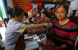 Khám bệnh, tư vấn sức khỏe, cấp phát thuốc miễn phí cho hội viên phụ nữ
