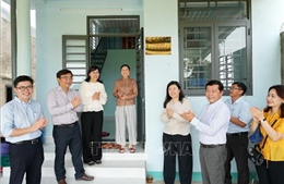 Đắk Lắk bàn giao 305 căn nhà cho bà con vùng lũ