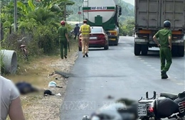 Xe đầu kéo va chạm xe máy khiến 2 người tử vong