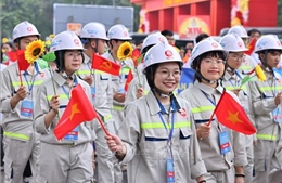 Lễ diễu hành công nhân lao động chào mừng kỷ niệm 140 năm Ngày Quốc tế lao động
