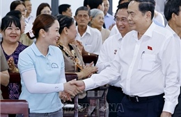 Chủ tịch Quốc hội tiếp xúc cử tri Thành phố Hồ Chí Minh
