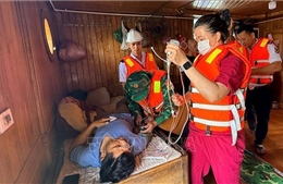 Cứu sống thuyền trưởng gặp sự cố về sức khỏe trên biển