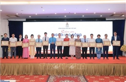 Thắp lên ngọn lửa trí thức và nhân văn trong môi trường giáo dục 