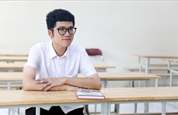 Thủ khoa toàn quốc khối A01 chia sẻ bí quyết duy trì hiệu quả học tập