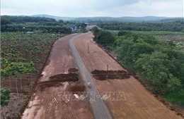 Sớm di dời trụ điện nằm giữa đường sau phản ánh của người dân