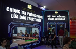 Nhận diện bẫy lừa đảo trực tuyến qua triển lãm 'Bức tường An ninh mạng'