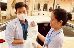 Kịp thời đỡ đẻ thành công cho sản phụ ngay trên xe taxi