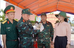Hai bức ảnh trong phần mộ vô danh thắp hy vọng tìm lại danh tính liệt sĩ
