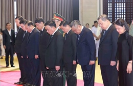 Đoàn lãnh đạo cấp cao Đảng, Nhà nước Việt Nam viếng Chủ tịch Quốc hội Lào Xaysomphone Phomvihane