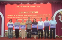 Hỗ trợ học sinh có hoàn cảnh khó khăn đón năm học mới