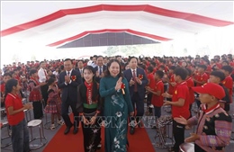 Phó Chủ tịch nước dự Lễ khai giảng tại Trường Phổ thông nội trú TH và THCS Chiềng Sơn, Sơn La 