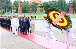 Tổng thống Myanmar và Phu nhân viếng Chủ tịch Hồ Chí Minh và tưởng niệm các Anh hùng liệt sĩ