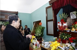 Chủ tịch Quốc hội Trần Thanh Mẫn dâng hương tưởng nhớ Chủ tịch Hồ Chí Minh tại Nhà 67