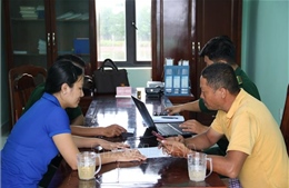Cứu 3 thuyền viên nước ngoài trên du thuyền gặp sự cố ngoài khơi Cà Mau