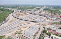 Chốt mốc thu phí không dừng trên nhiều tuyến cao tốc Bắc - Nam phía Đông