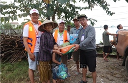 Chung tay vì Đà Nẵng - San sẻ giữa dòng nước lũ