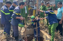 Kịp thời cứu cháu bé rơi xuống giếng sâu 20m