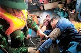 Kịp thời cấp cứu thuyền viên bị tai nạn trên biển