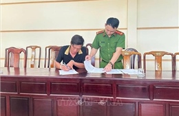 Thu tiền từ shipper rồi chiếm đoạt, hai nhân viên bị khởi tố