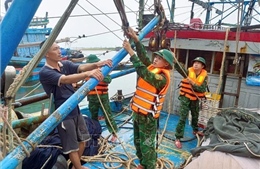 Bão số 3: Bộ đội Biên phòng bám cơ sở, giúp dân &#39;vượt&#39; bão