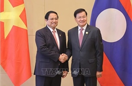 Thủ tướng gặp Tổng Bí thư, Chủ tịch nước Lào Thongloun Sisoulith