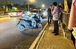 Ô tô lấn sang làn đường ngược chiều va chạm xe máy làm 3 người thương vong