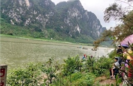 Lật thuyền trên sông Gianh làm 2 người tử vong, 2 người mất tích