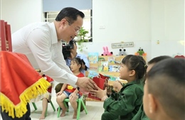 Đồng hành cùng thầy trò xã đảo duy nhất của Thủ đô trong năm học mới 
