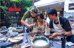 Làng gốm thu nhỏ hút giới trẻ trải nghiệm nét văn hoá truyền thống