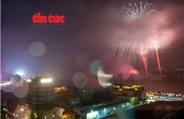 TP Hồ Chí Minh rực rỡ pháo hoa trong màn mưa mừng ngày &#39;Tết Độc lập&#39;