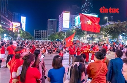 Cổ động viên TP Hồ Chí Minh 'tiếp lửa' cho U23 Việt Nam