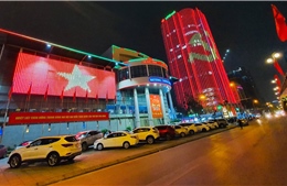 Nhiều tòa nhà cao tầng Hà Nội chiếu đèn led chào mừng Đại hội XIII của Đảng