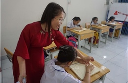 Dành hết tấm lòng vì học sinh khuyết tật 